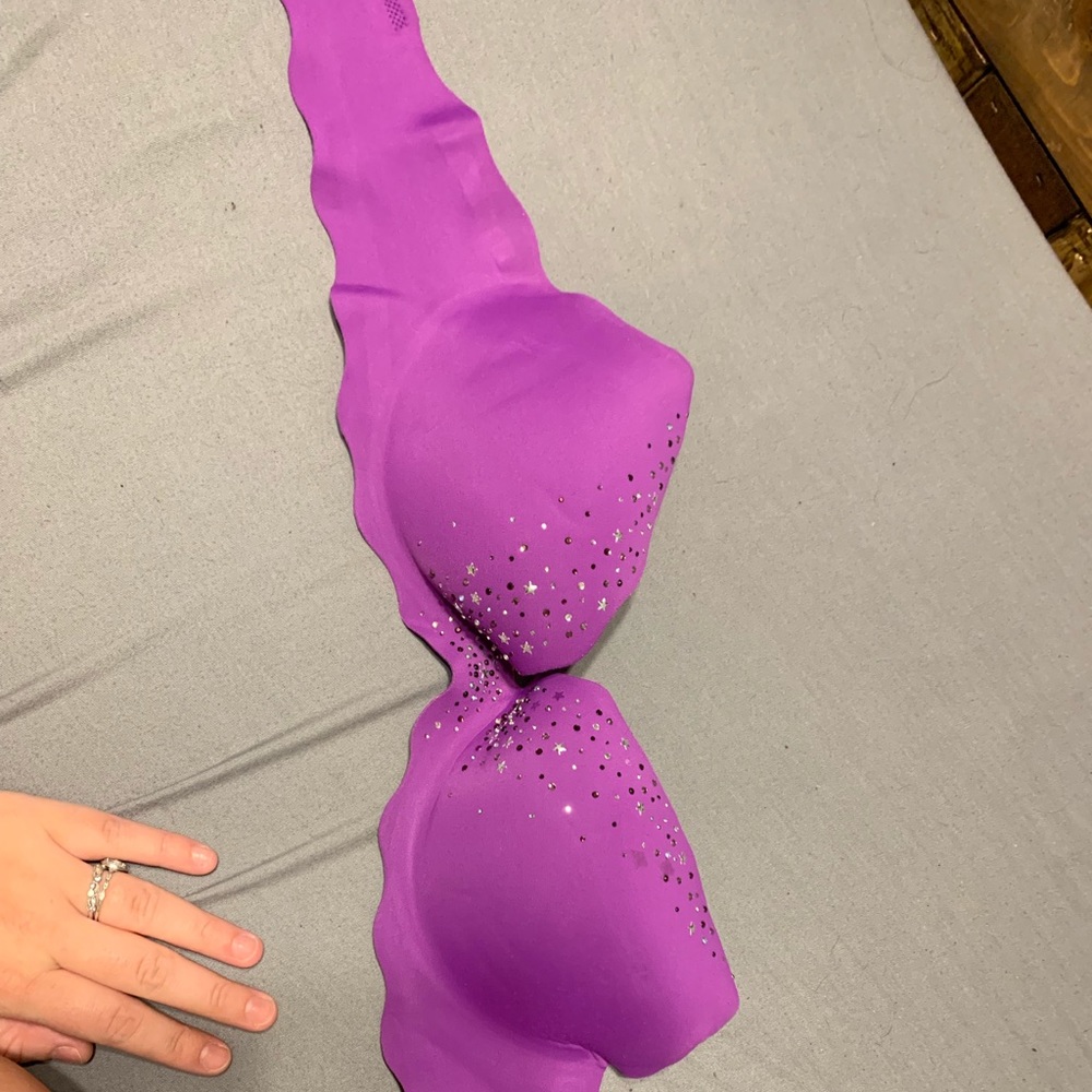 Victoria’s Secret strapless bra